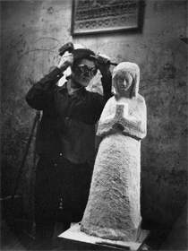 Atelier de Marcel Gili - 1966 - reproduction de la "Vierge" de la cathdrale de Reims (pierre de Chauvigny)