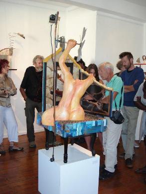 Ren Vidal (T-shirt vert) et "Le Carlit" au vernissage de l'exposition  l'Abbadiale le 6 aot 2010