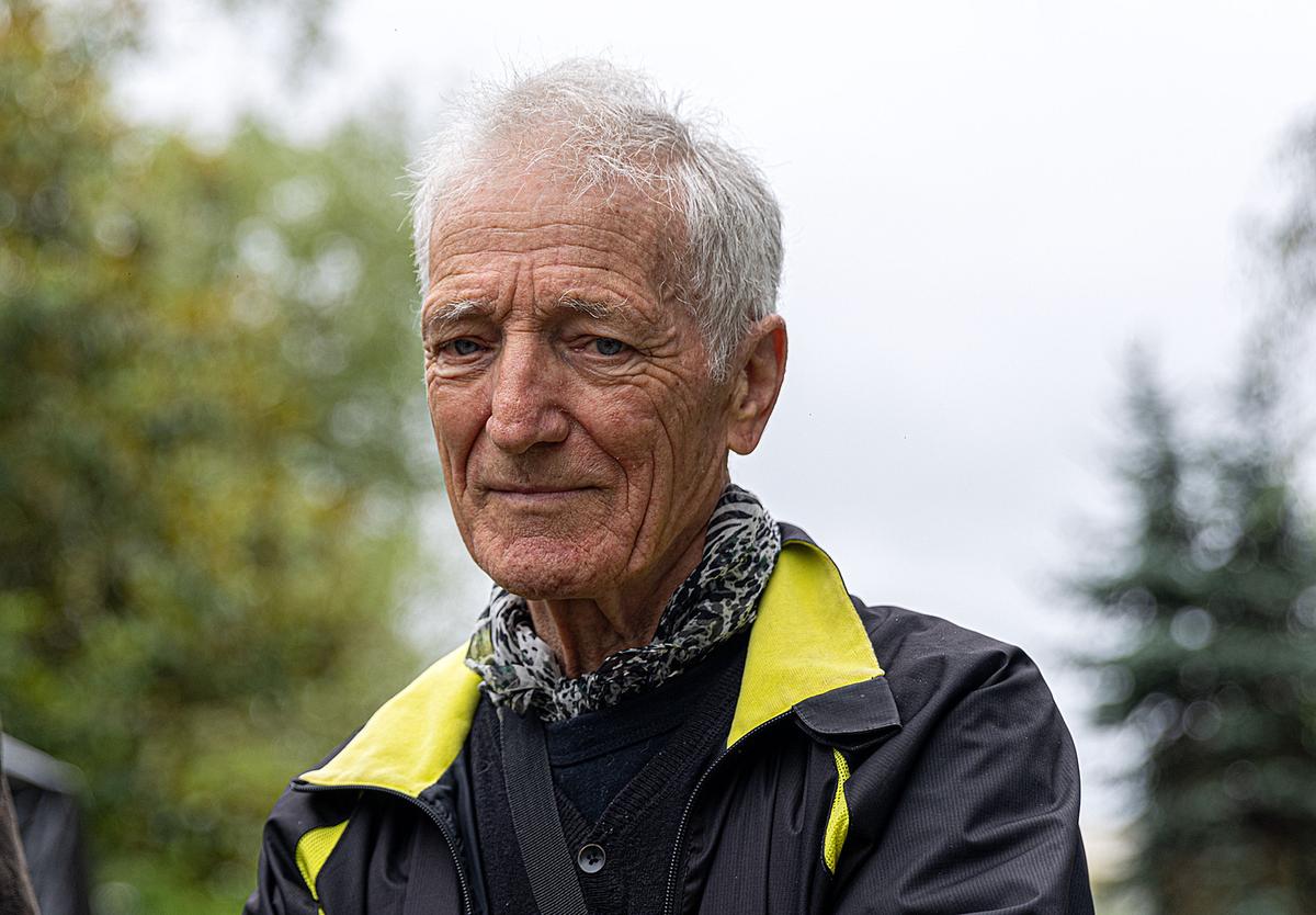 Cest lartiste Ren Vidal qui a cr la sculpture au nom dAndr Cazetien, installe au milieu du parc. Claude Jouanserre